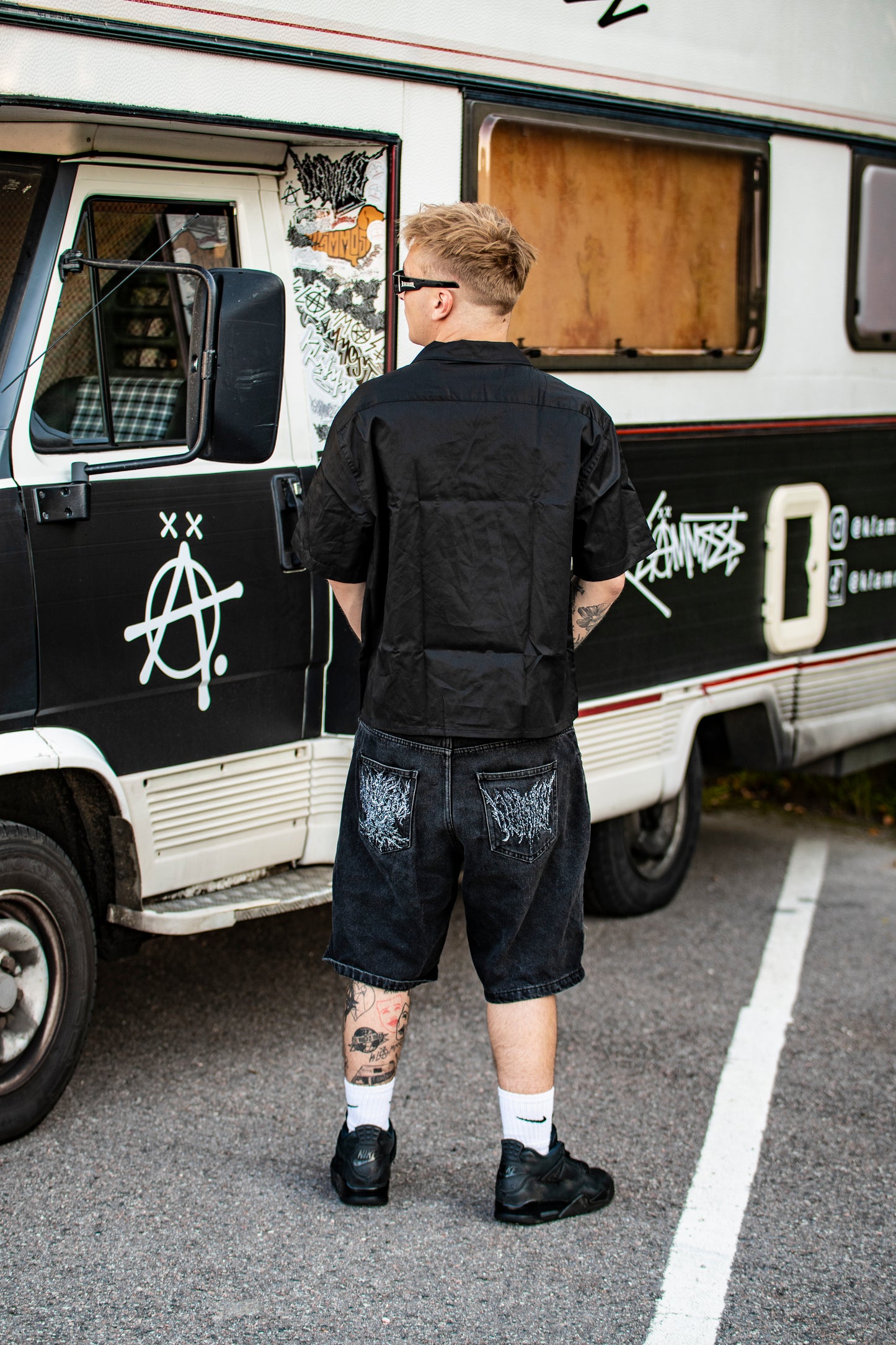 Klämmost - Black triple threat vacation shirt