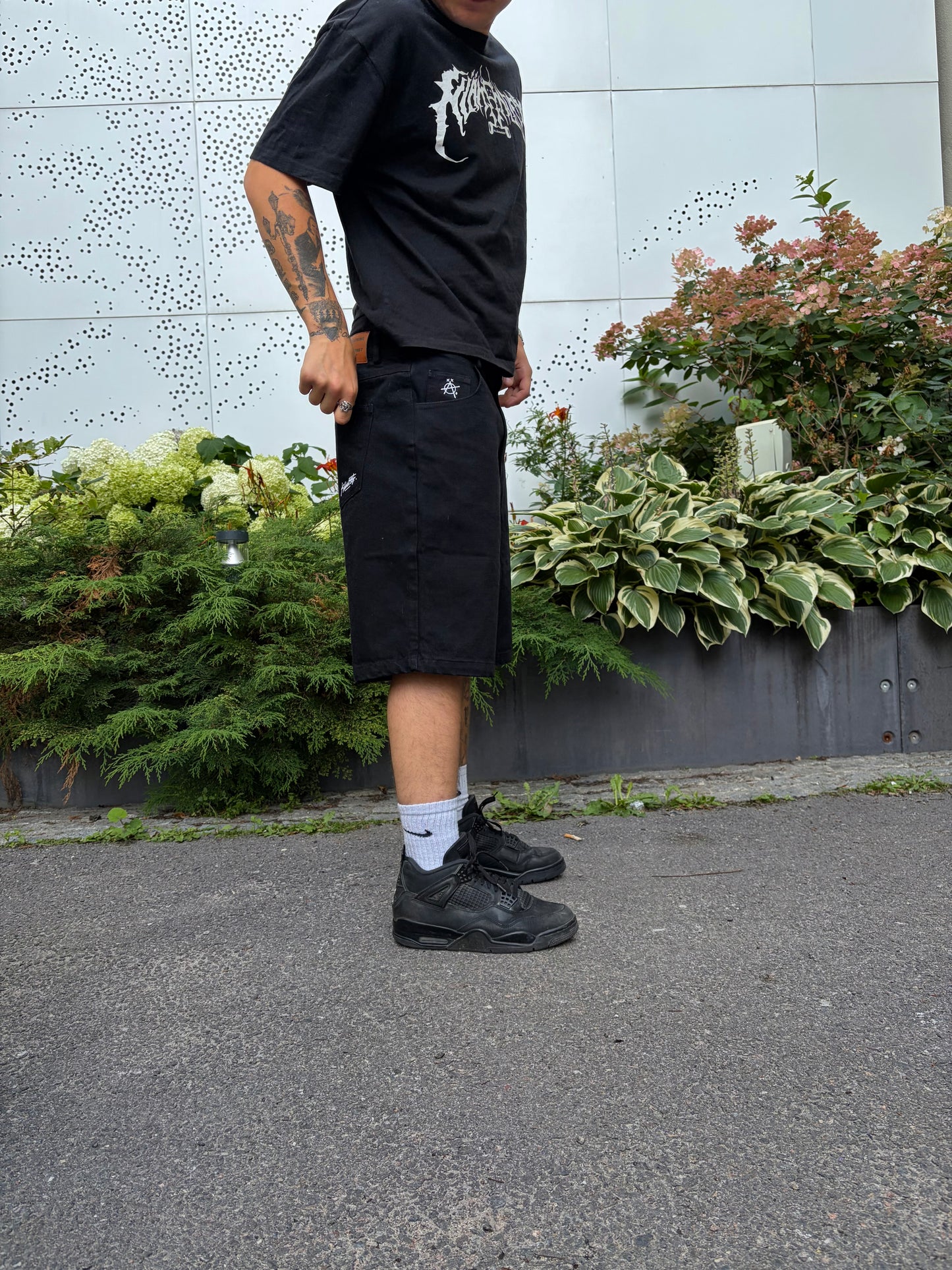 Klämmost - Black track jorts