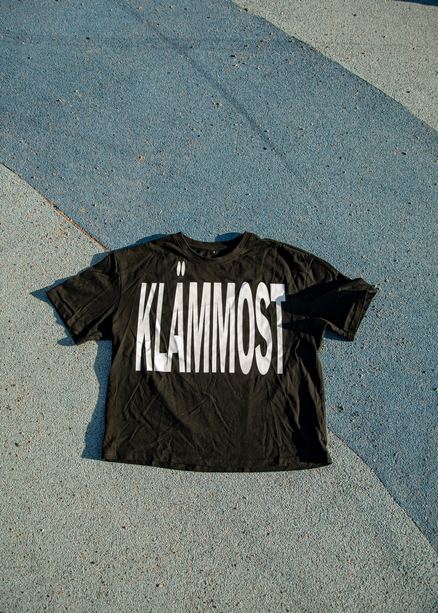 Klämmost - Black stretch t-shirt