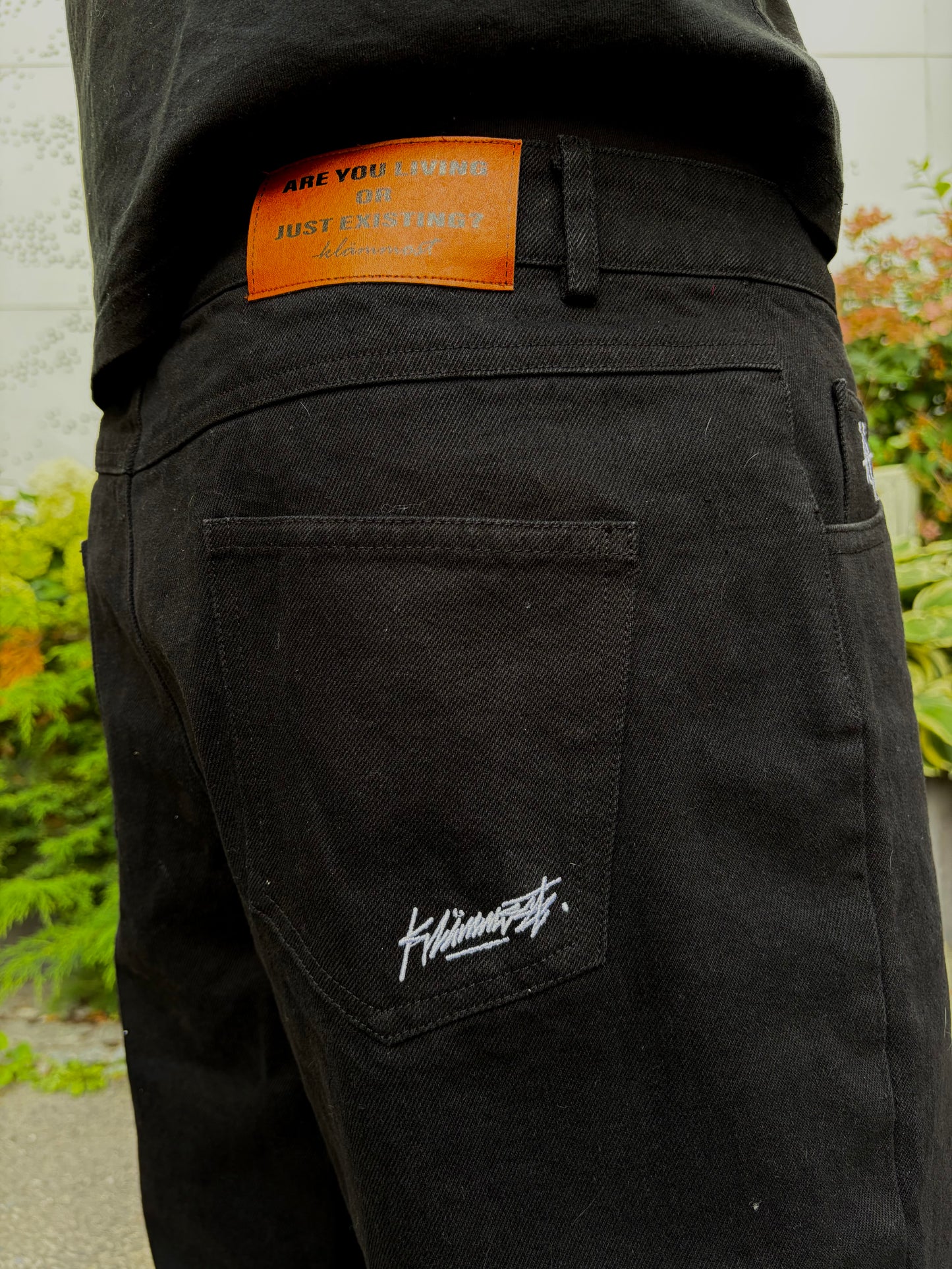 Klämmost - Black track jorts