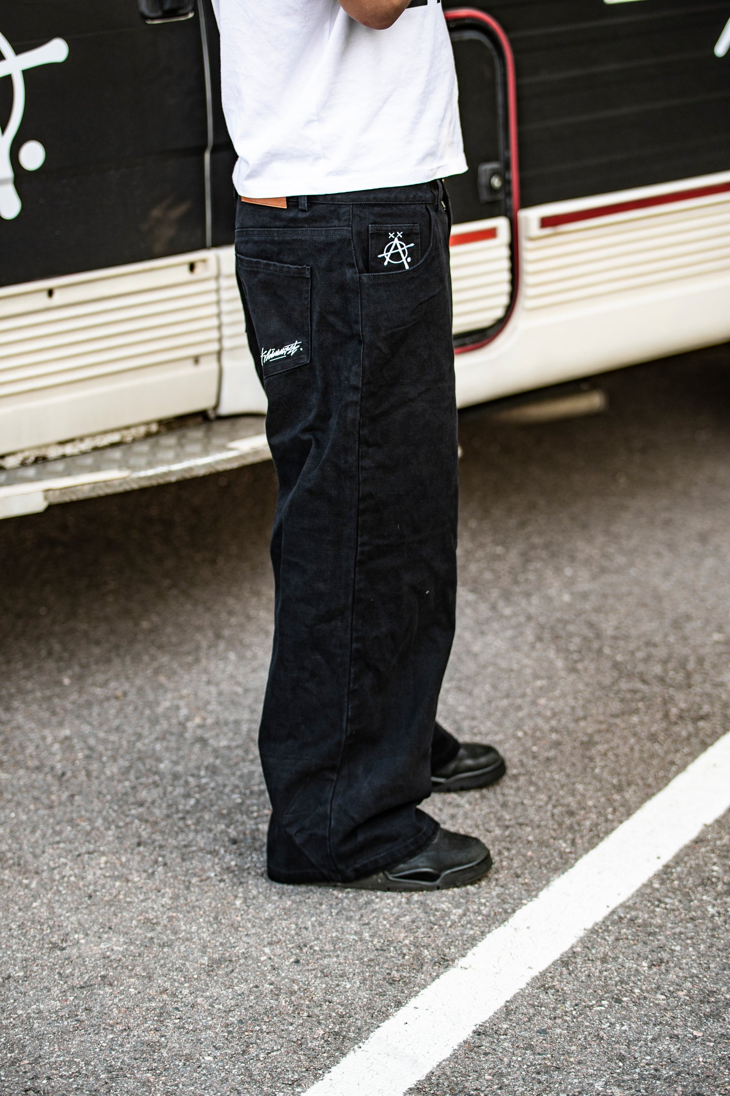 Klämmost - Black track jeans